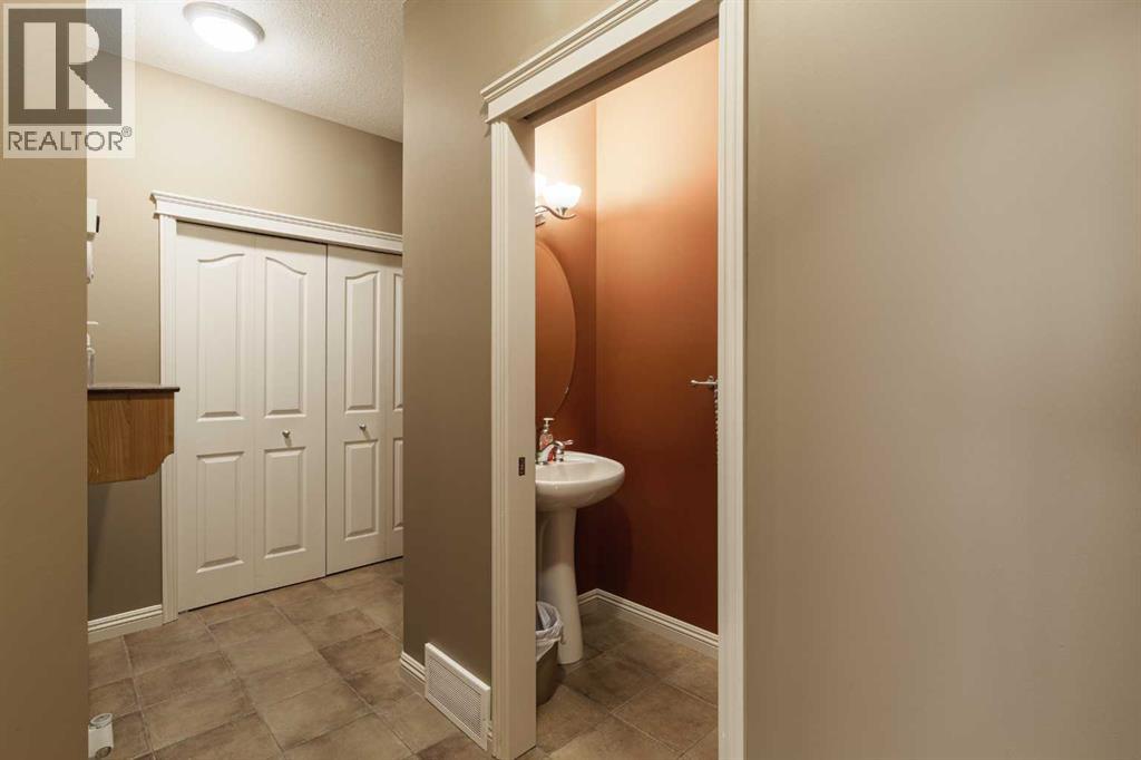 20 Springbluff Lane Sw, Calgary, Alberta  t3h 5r5 - Photo 8 - A2292499