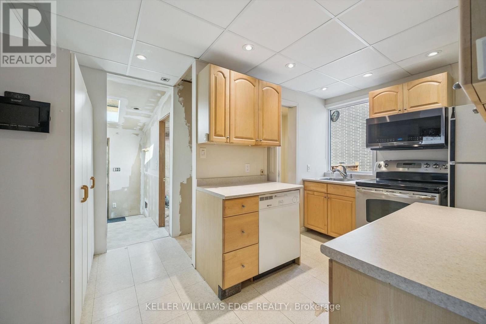 139 Stewart Street, Oakville (Co Central), Ontario  L6K 1X8 - Photo 17 - W12880756