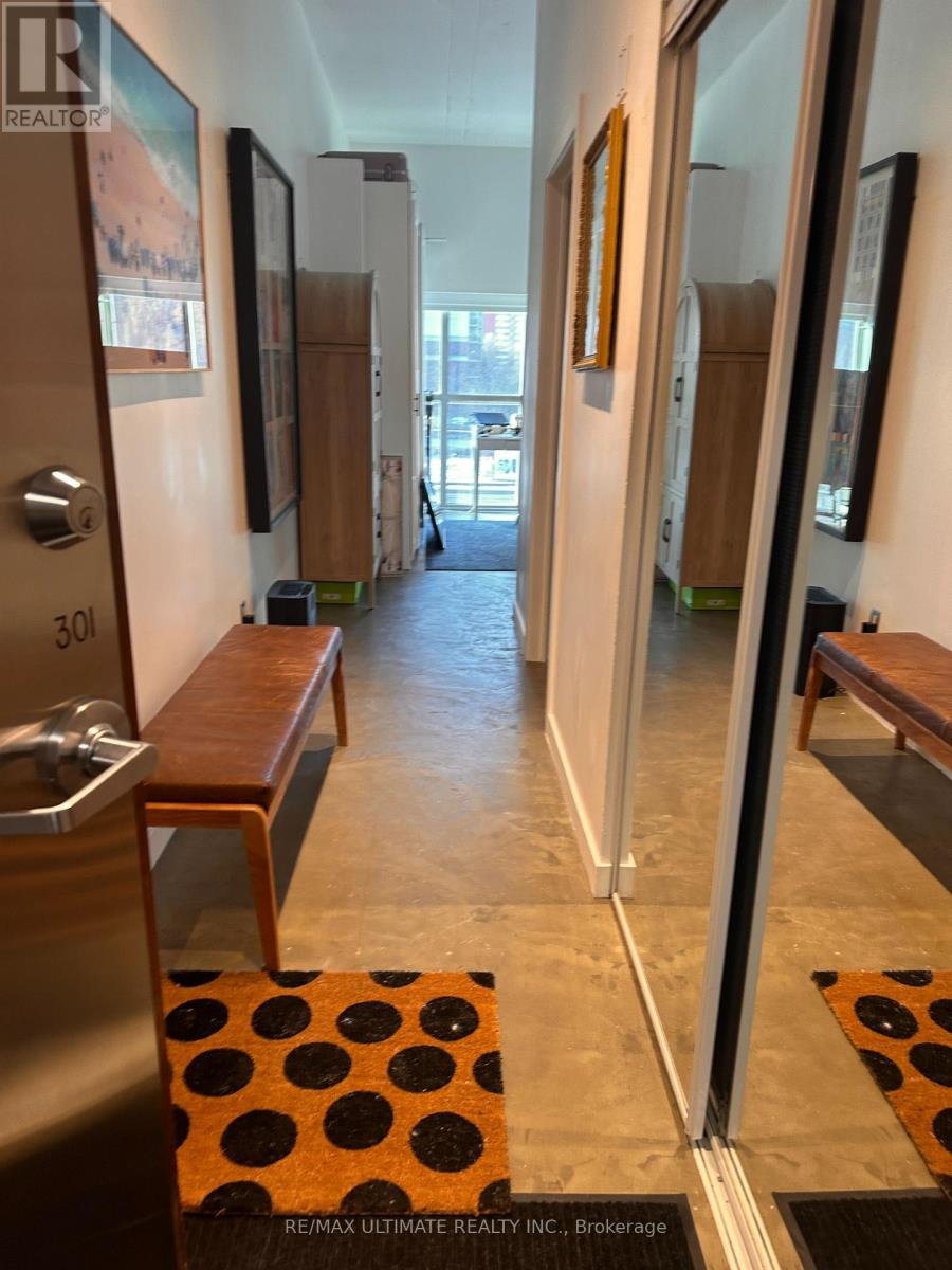 301 - 2 Fieldway Road, Toronto (Islington-City Centre West), Ontario  M8Z 0B9 - Photo 2 - W12880762