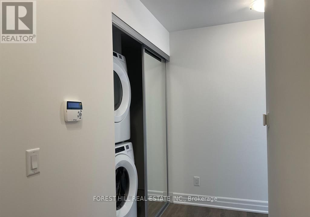 804 - 30 Elm Drive, Mississauga (Fairview), Ontario  L5B 0N6 - Photo 2 - W12880764