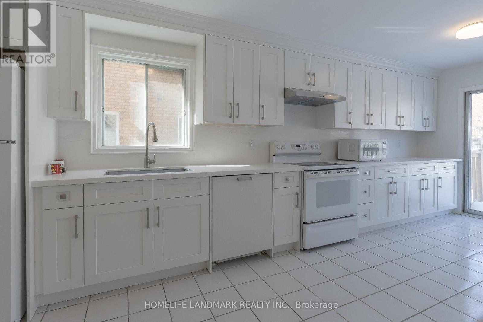 2453 Strathmore Crescent, Mississauga (Central Erin Mills), Ontario  L5M 5K9 - Photo 13 - W12880766