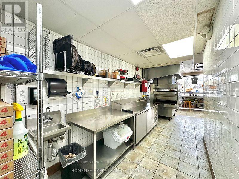 1201 Hurontario Street, Mississauga (Mineola), Ontario  L5G 3H2 - Photo 10 - W12880770