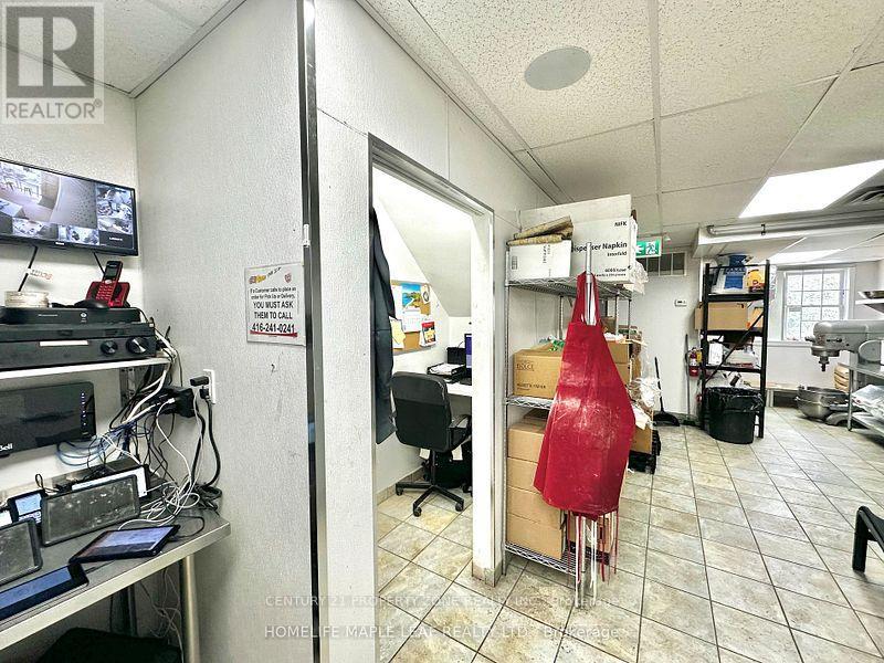 1201 Hurontario Street, Mississauga (Mineola), Ontario  L5G 3H2 - Photo 11 - W12880770