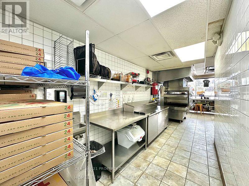 1201 Hurontario Street, Mississauga (Mineola), Ontario  L5G 3H2 - Photo 12 - W12880770