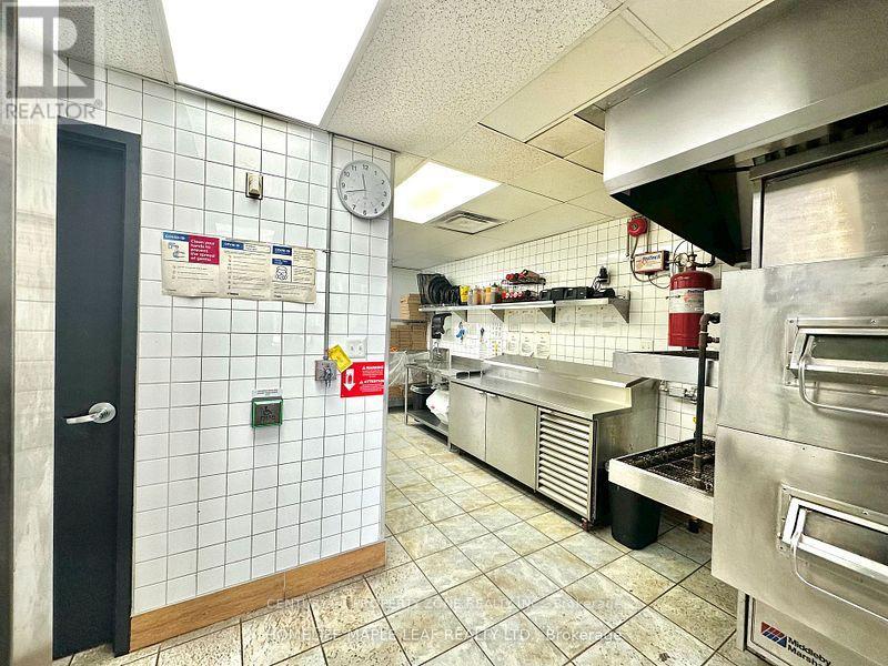 1201 Hurontario Street, Mississauga (Mineola), Ontario  L5G 3H2 - Photo 7 - W12880770