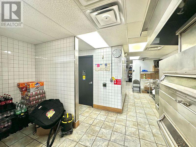 1201 Hurontario Street, Mississauga (Mineola), Ontario  L5G 3H2 - Photo 8 - W12880770