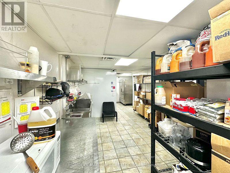 1201 Hurontario Street, Mississauga (Mineola), Ontario  L5G 3H2 - Photo 9 - W12880770