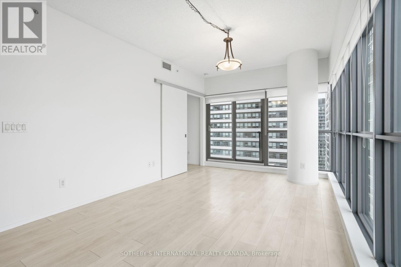 2401 - 159 Dundas Street E, Toronto, Ontario  M5B 1E4 - Photo 6 - C12880650