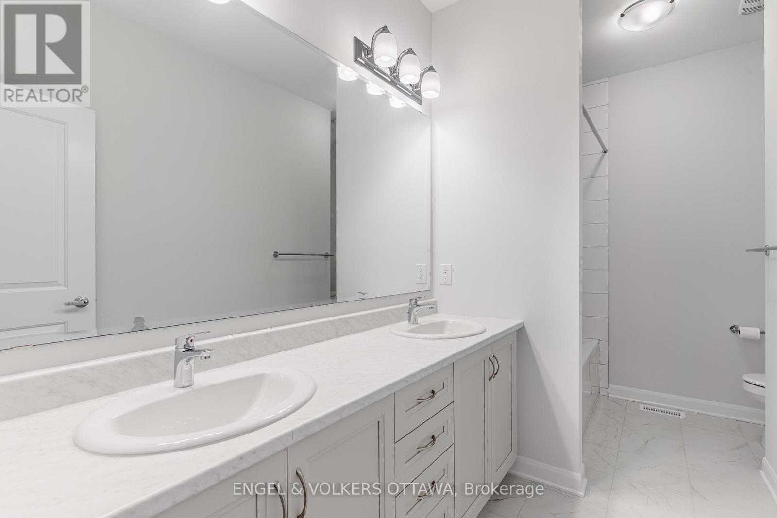 333 Elsie Macgill Walk, Ottawa, Ontario  K2W 0K7 - Photo 38 - X12880698