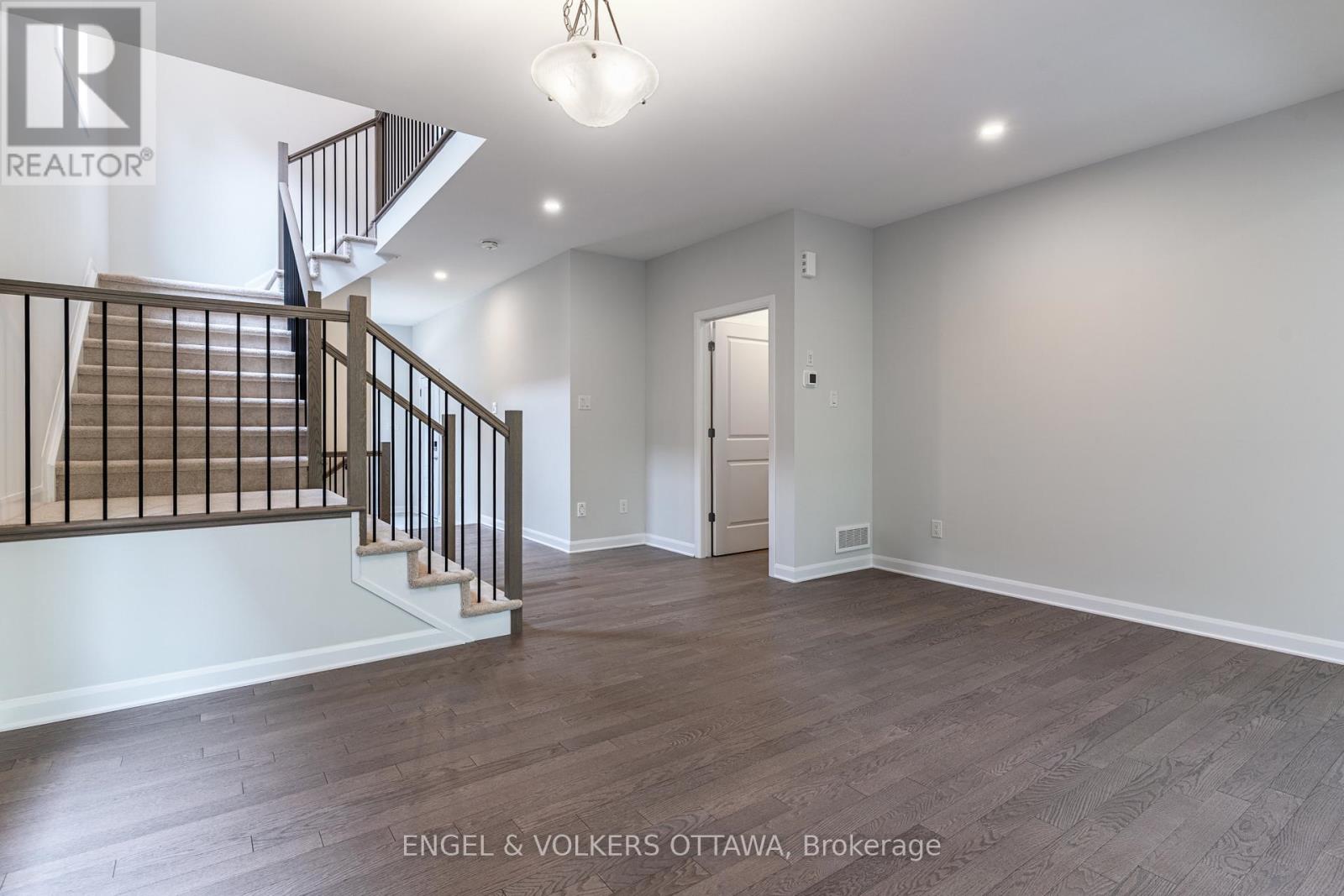 333 Elsie Macgill Walk, Ottawa, Ontario  K2W 0K7 - Photo 9 - X12880698