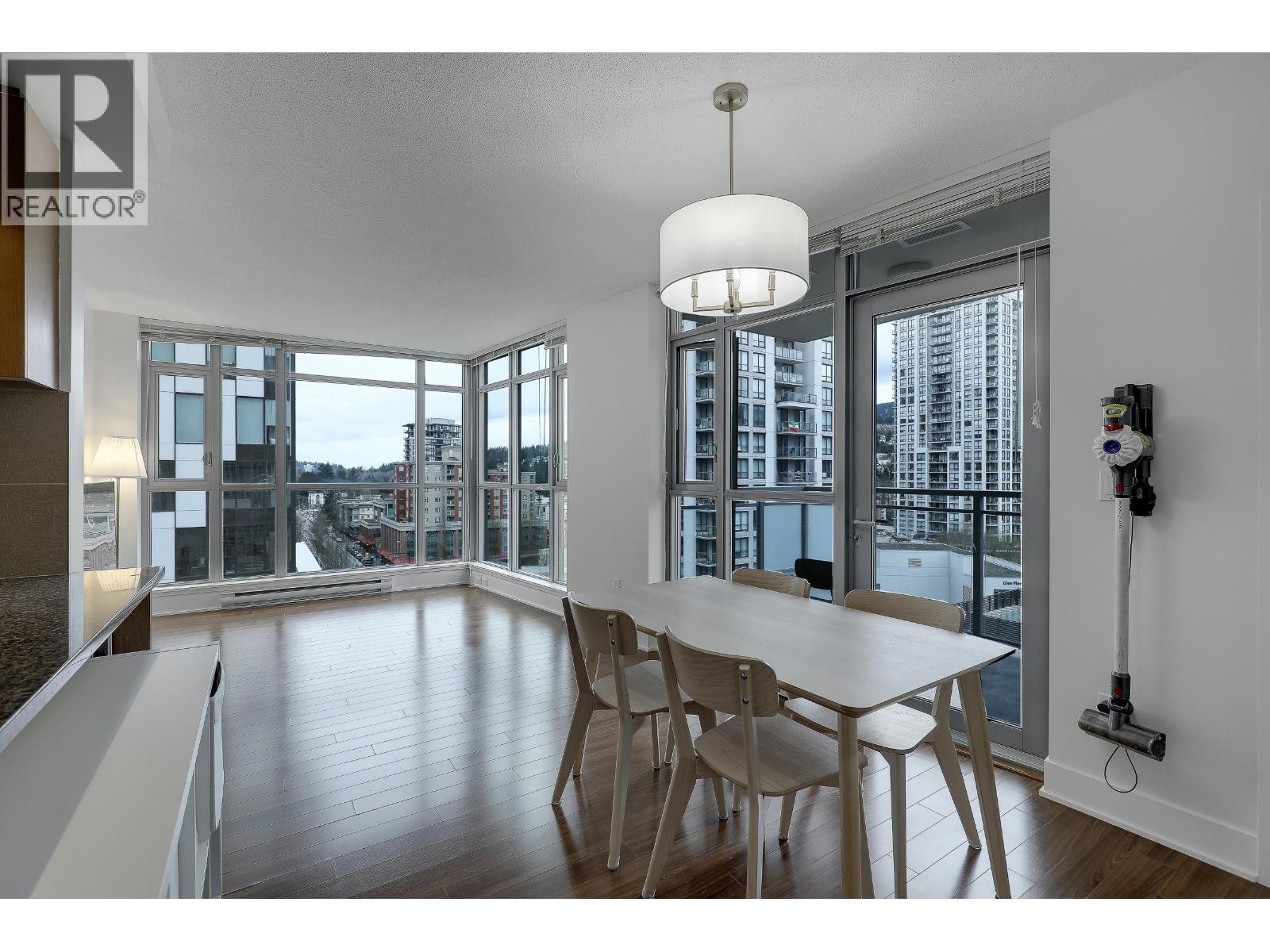 1002 3008 Glen Drive, Coquitlam, British Columbia  V3B 0J5 - Photo 2 - R3098740