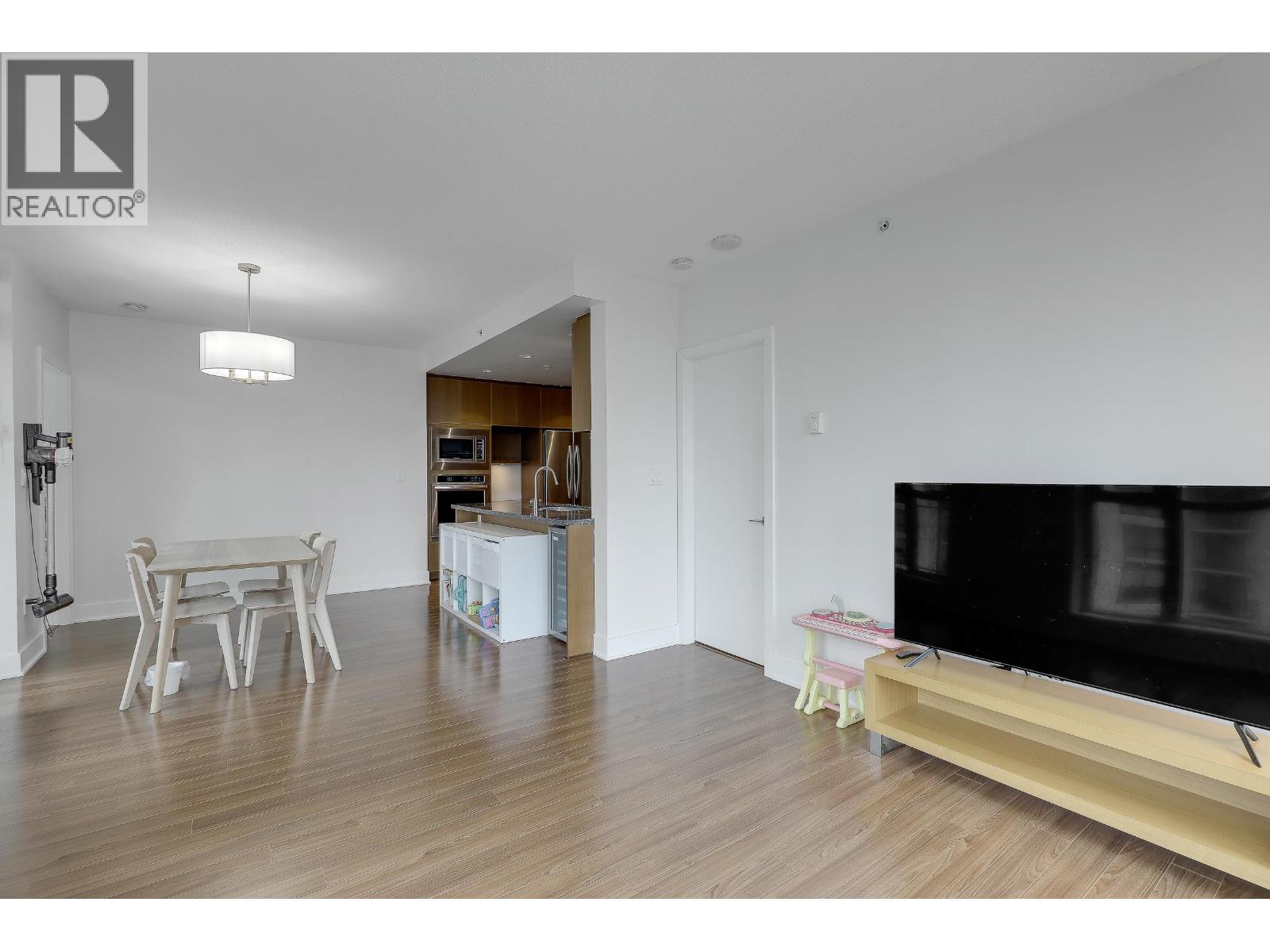 1002 3008 Glen Drive, Coquitlam, British Columbia  V3B 0J5 - Photo 8 - R3098740