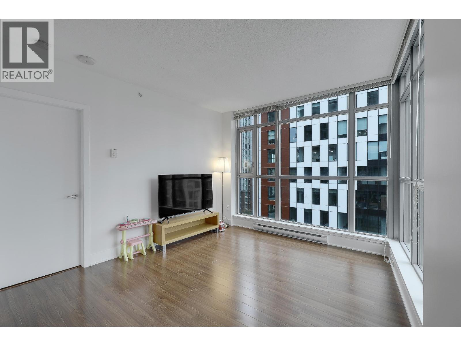 1002 3008 Glen Drive, Coquitlam, British Columbia  V3B 0J5 - Photo 7 - R3098740