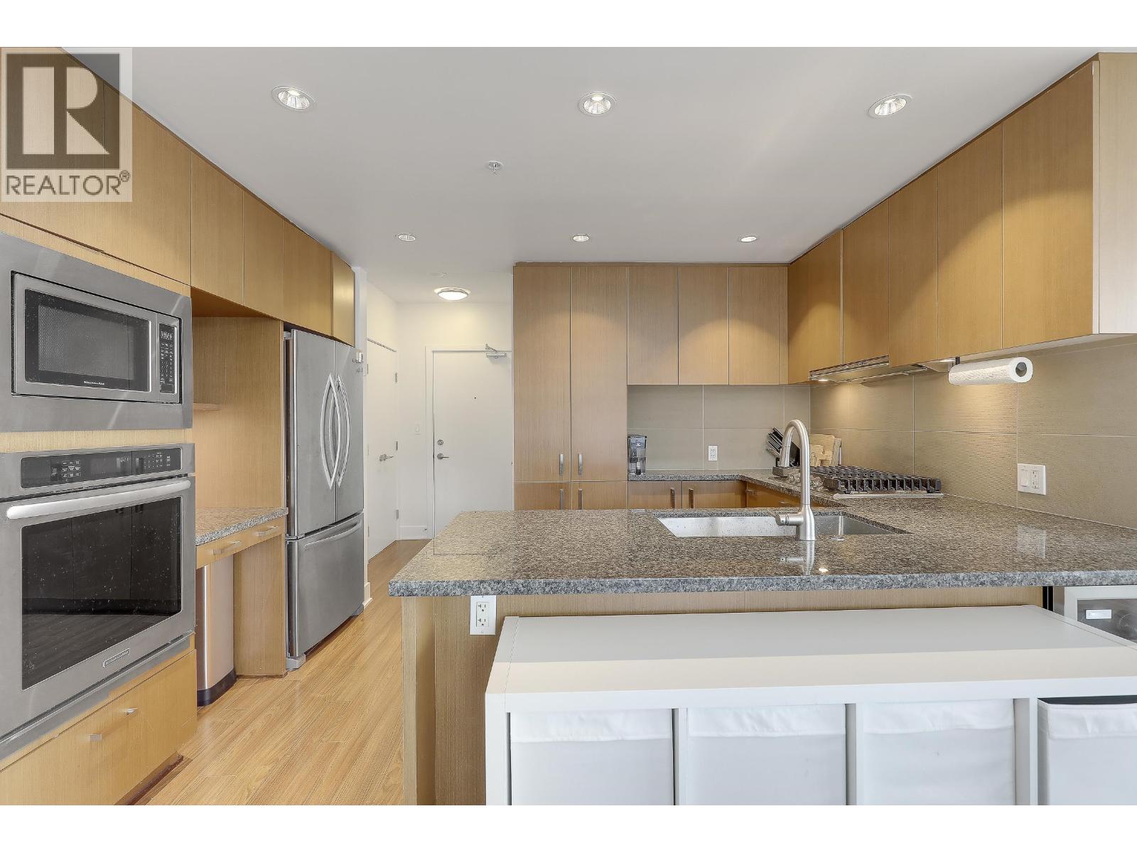 1002 3008 Glen Drive, Coquitlam, British Columbia  V3B 0J5 - Photo 12 - R3098740