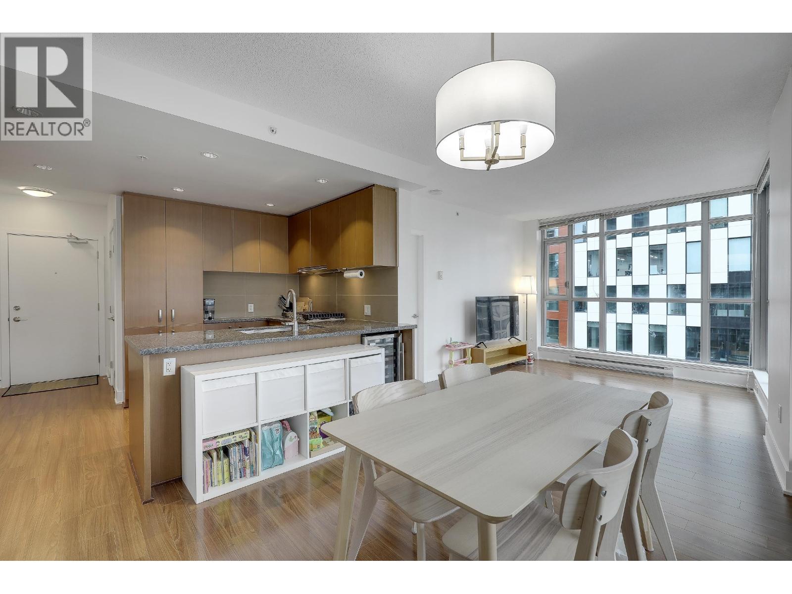 1002 3008 Glen Drive, Coquitlam, British Columbia  V3B 0J5 - Photo 10 - R3098740