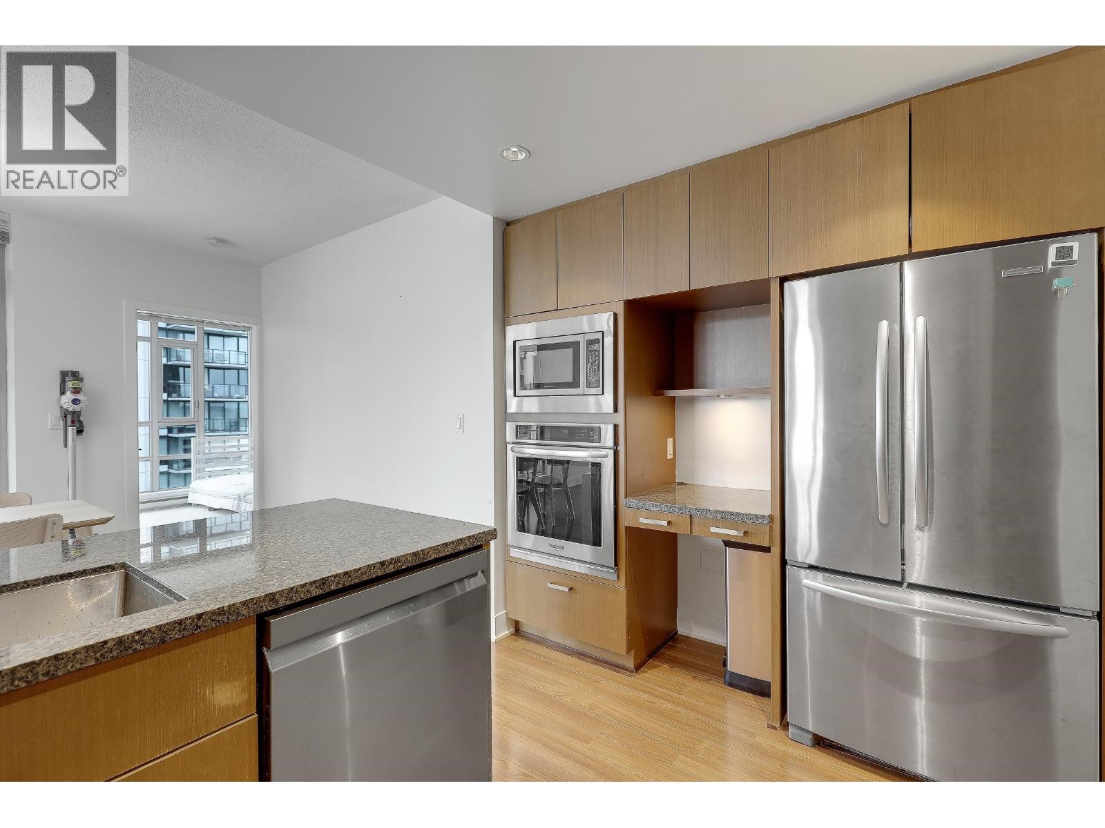 1002 3008 Glen Drive, Coquitlam, British Columbia  V3B 0J5 - Photo 15 - R3098740