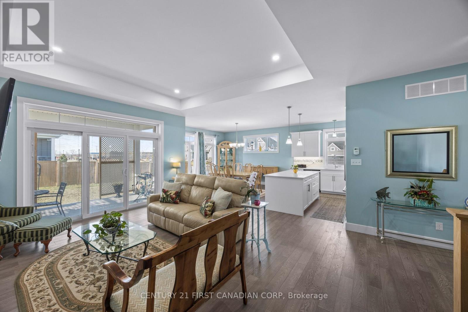 23 Brooklawn Drive, Lambton Shores, Ontario  N0M 1T0 - Photo 10 - X12880970