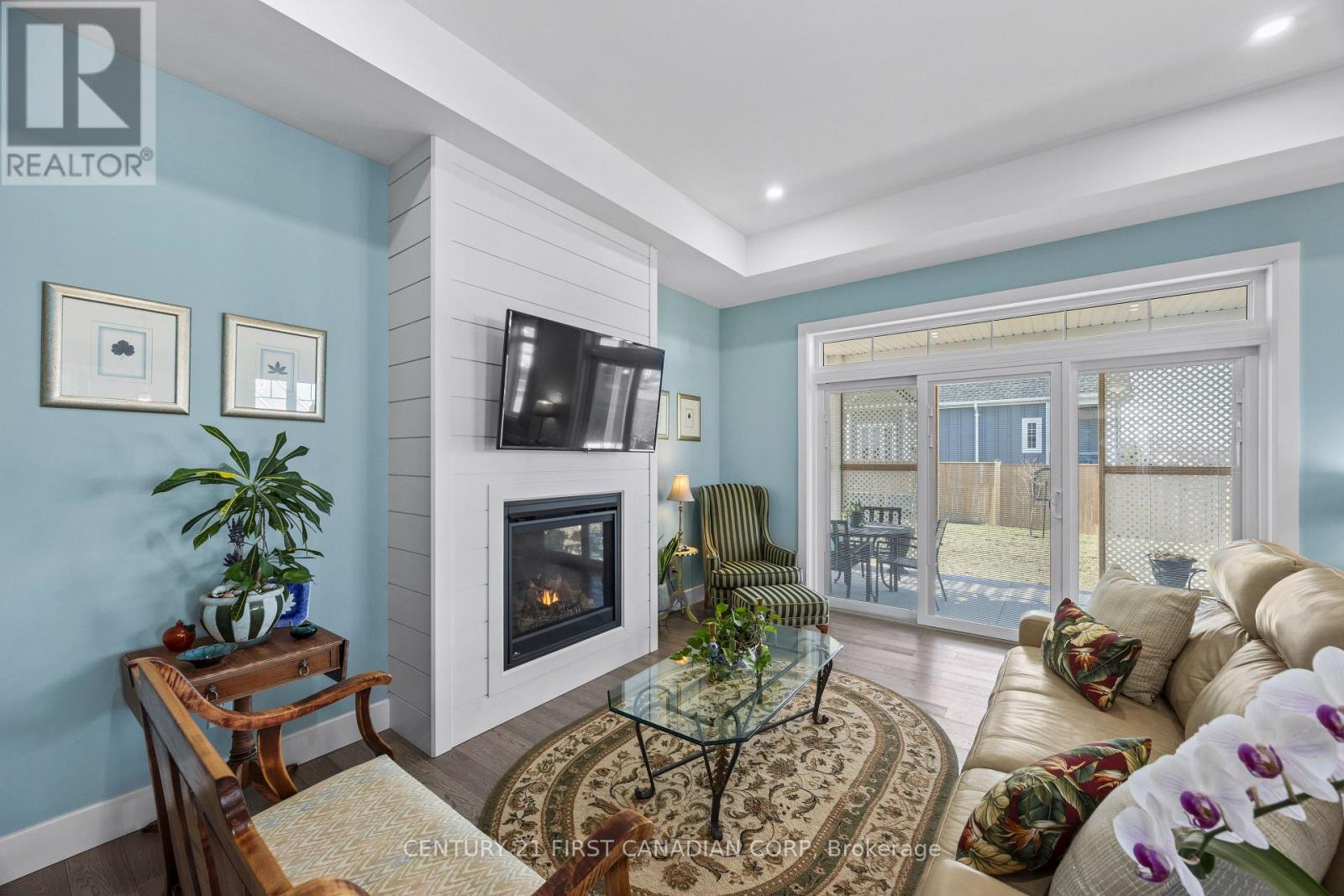 23 Brooklawn Drive, Lambton Shores, Ontario  N0M 1T0 - Photo 11 - X12880970