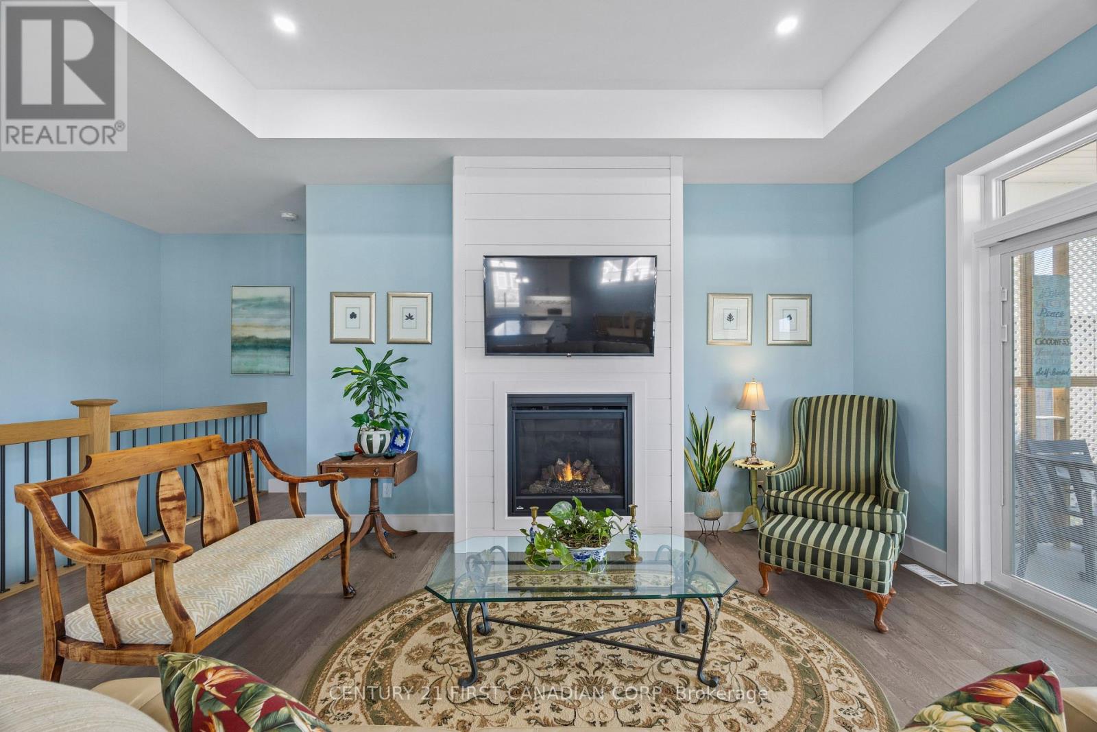 23 Brooklawn Drive, Lambton Shores, Ontario  N0M 1T0 - Photo 12 - X12880970