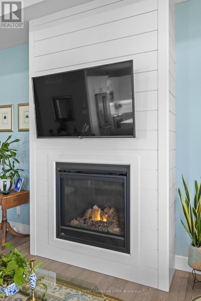 23 Brooklawn Drive, Lambton Shores, Ontario  N0M 1T0 - Photo 14 - X12880970