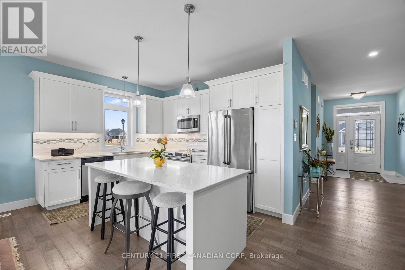 23 Brooklawn Drive, Lambton Shores, Ontario  N0M 1T0 - Photo 15 - X12880970