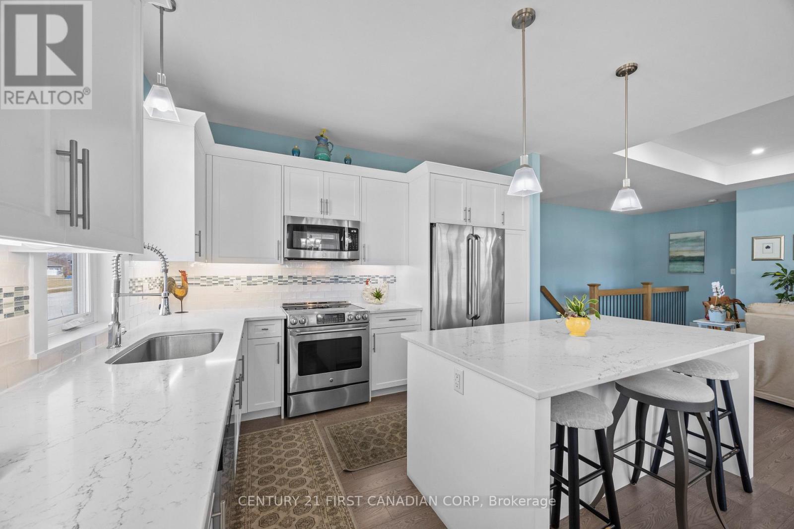 23 Brooklawn Drive, Lambton Shores, Ontario  N0M 1T0 - Photo 17 - X12880970