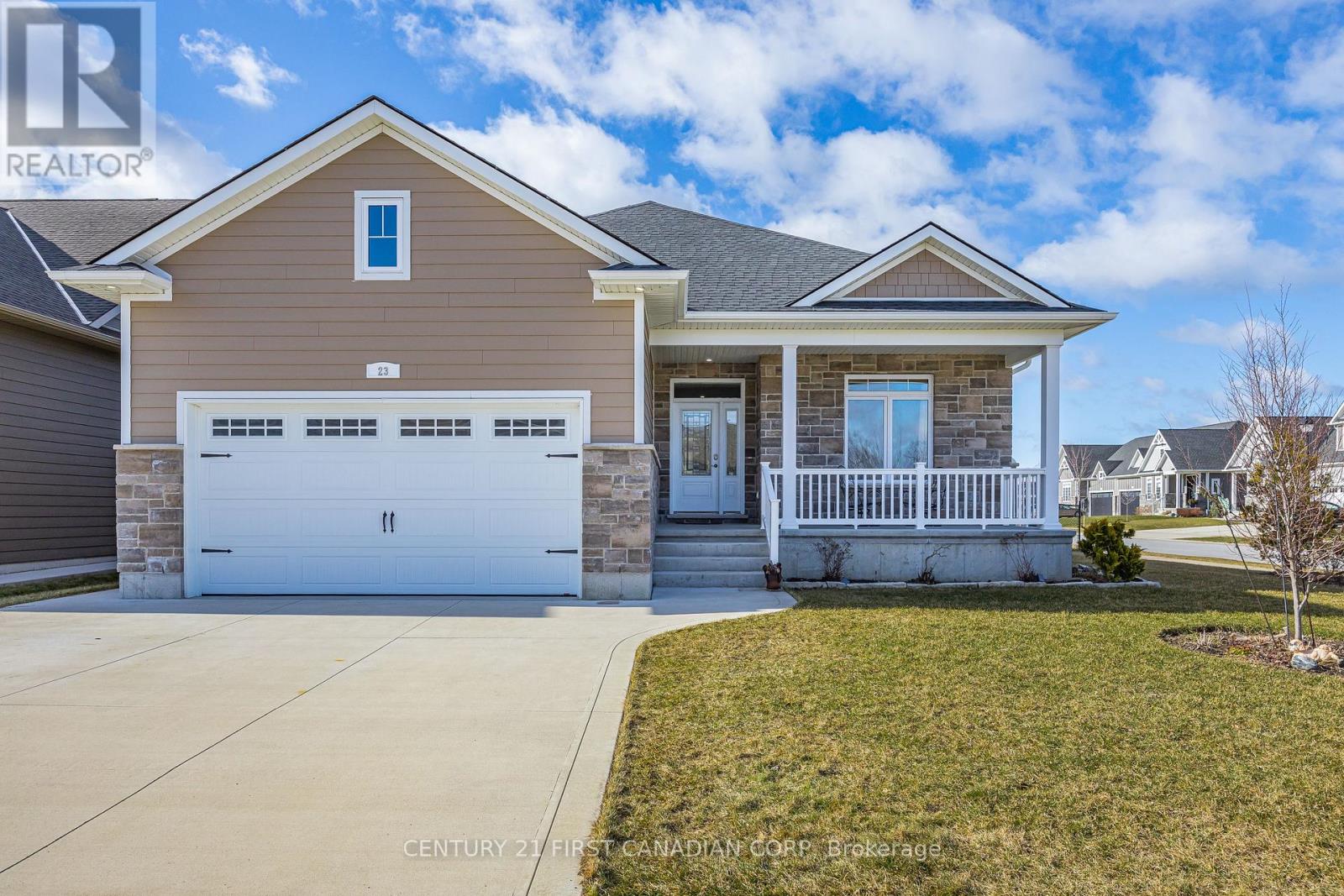 23 Brooklawn Drive, Lambton Shores, Ontario  N0M 1T0 - Photo 3 - X12880970