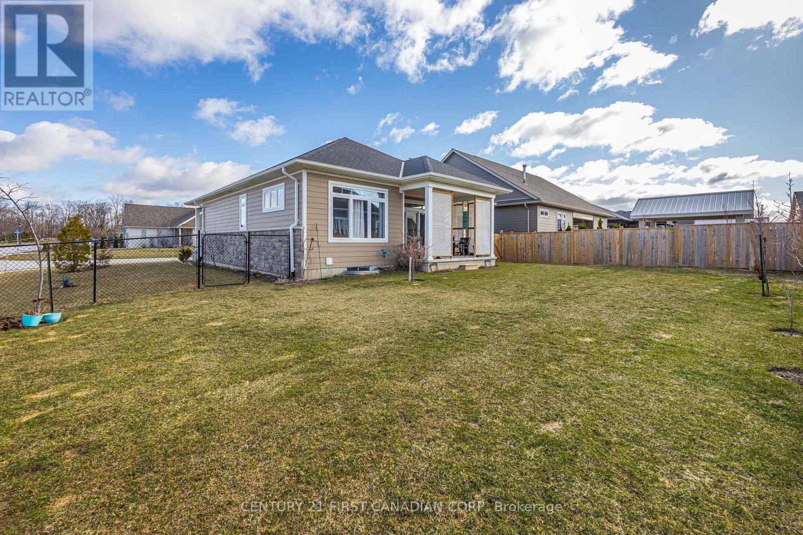 23 Brooklawn Drive, Lambton Shores, Ontario  N0M 1T0 - Photo 39 - X12880970