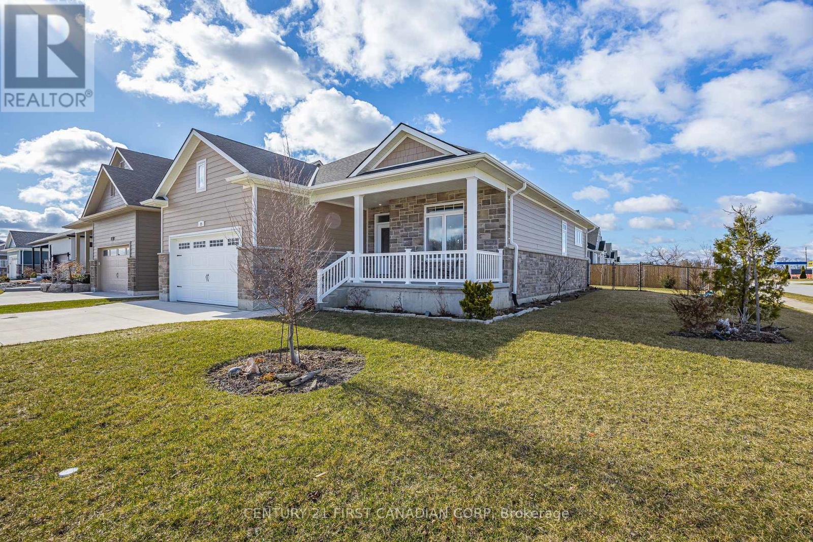 23 Brooklawn Drive, Lambton Shores, Ontario  N0M 1T0 - Photo 4 - X12880970