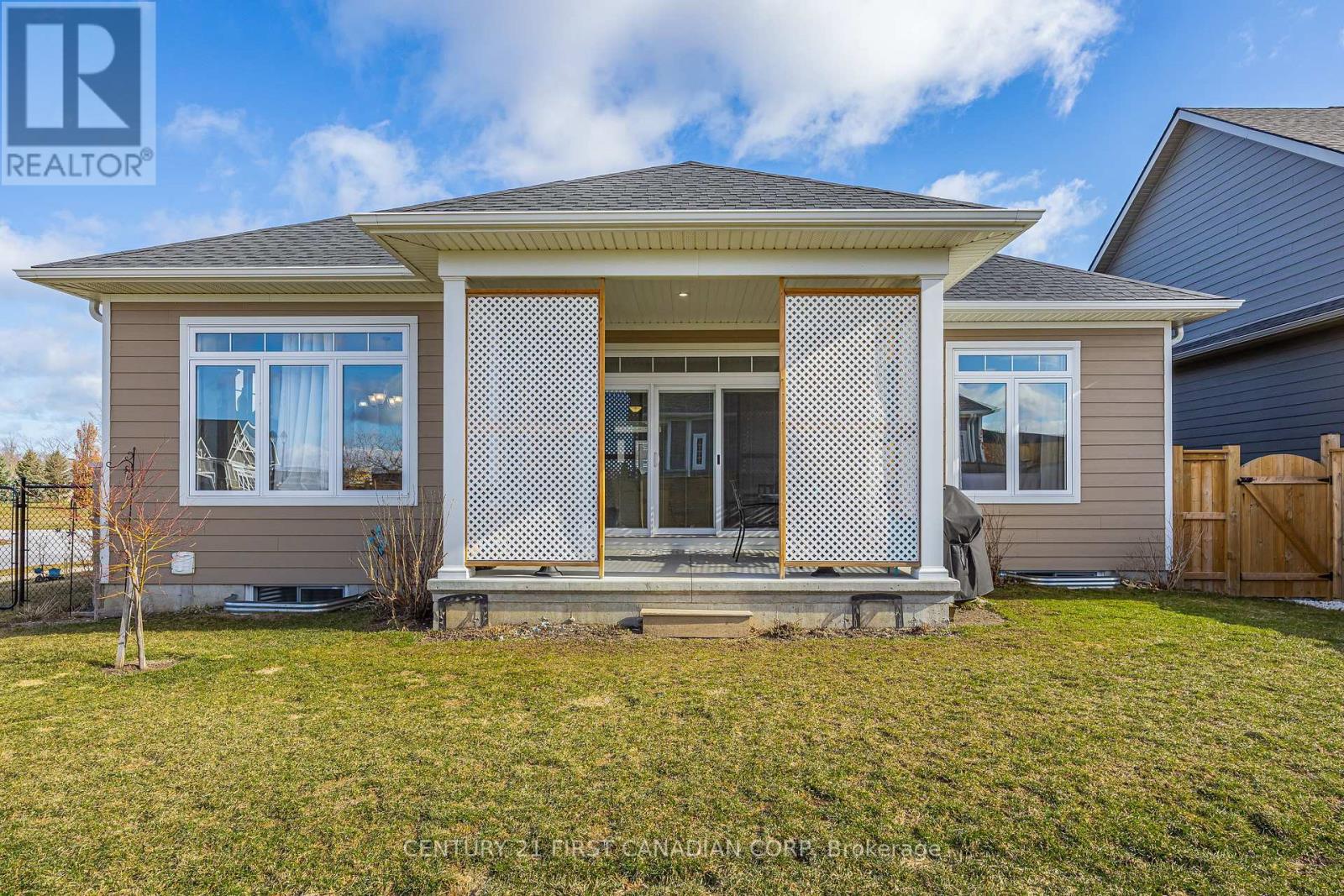23 Brooklawn Drive, Lambton Shores, Ontario  N0M 1T0 - Photo 40 - X12880970