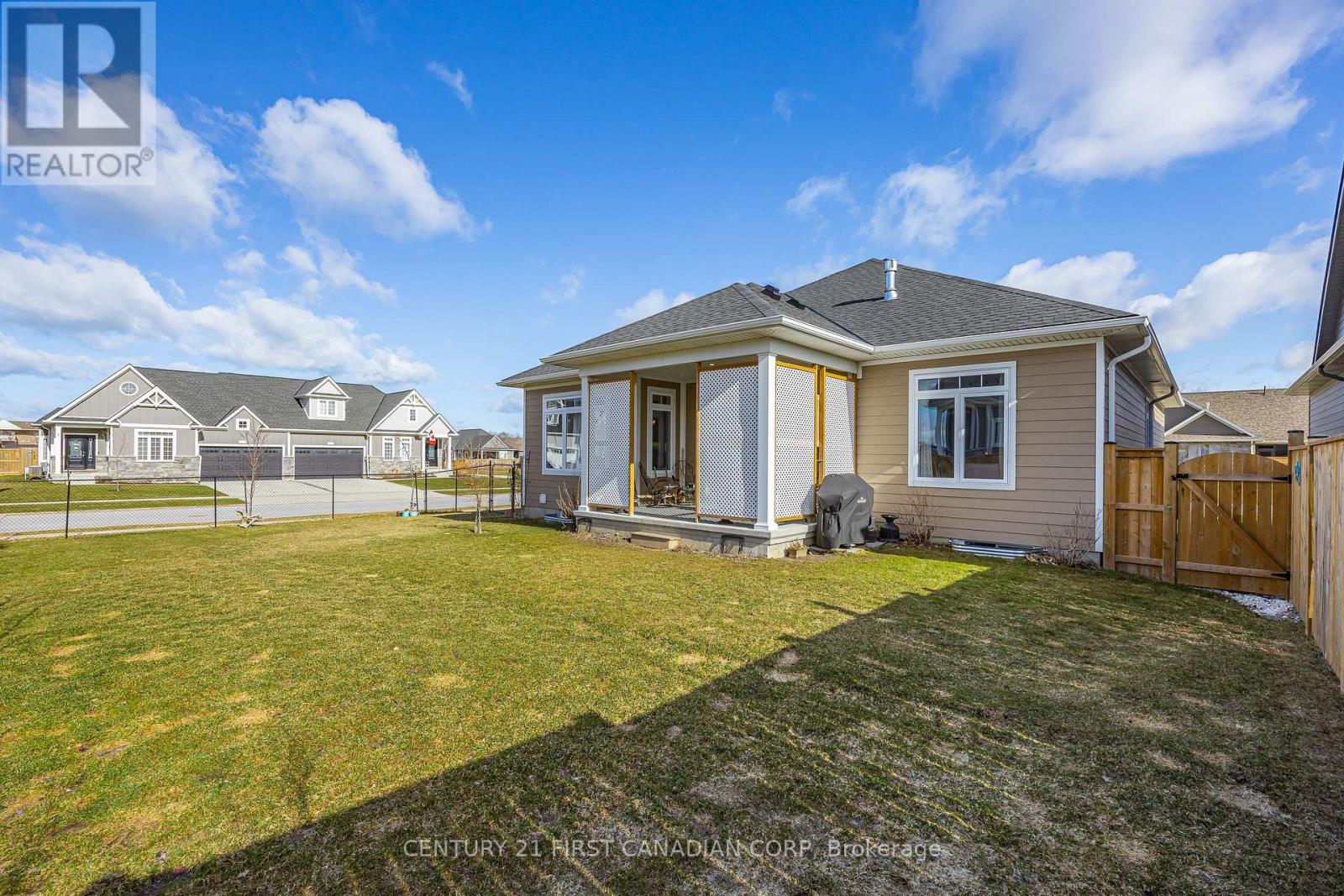 23 Brooklawn Drive, Lambton Shores, Ontario  N0M 1T0 - Photo 41 - X12880970