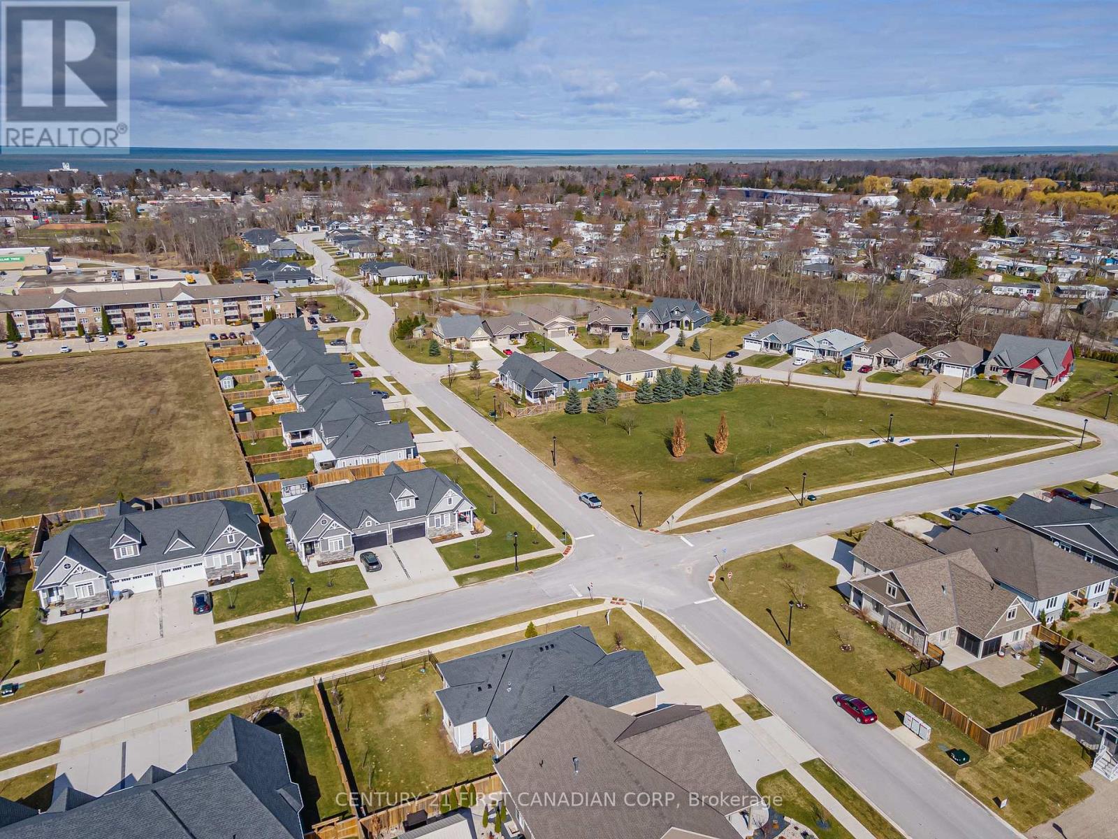 23 Brooklawn Drive, Lambton Shores, Ontario  N0M 1T0 - Photo 47 - X12880970