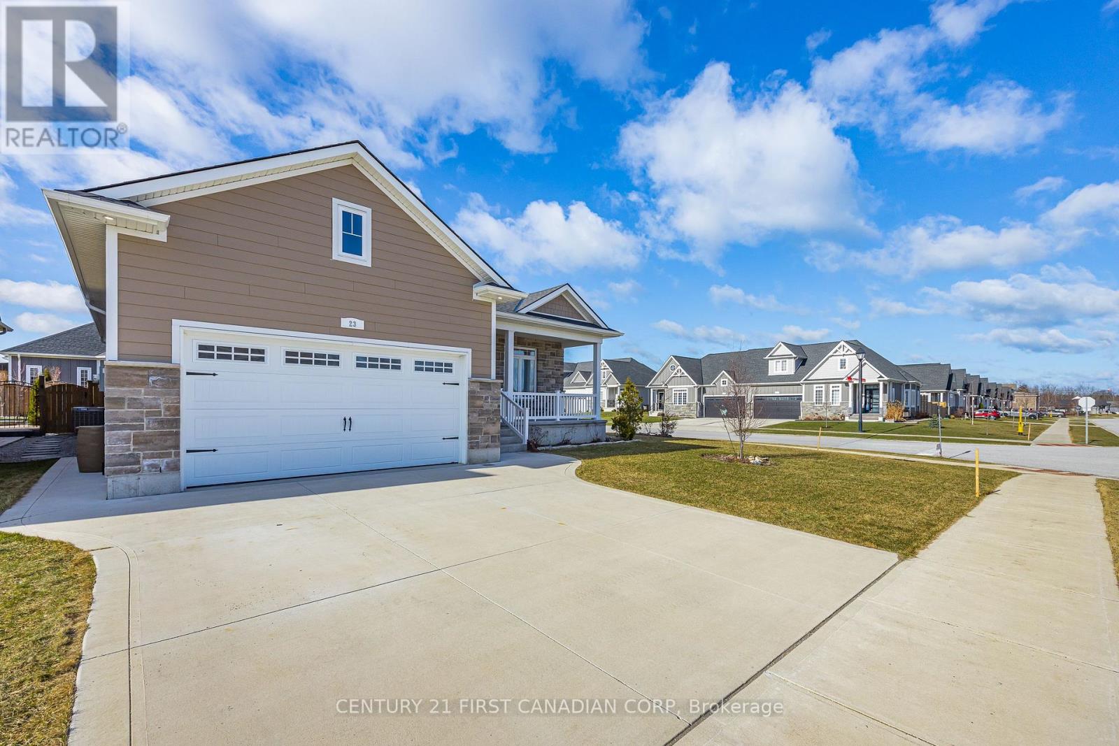 23 Brooklawn Drive, Lambton Shores, Ontario  N0M 1T0 - Photo 5 - X12880970