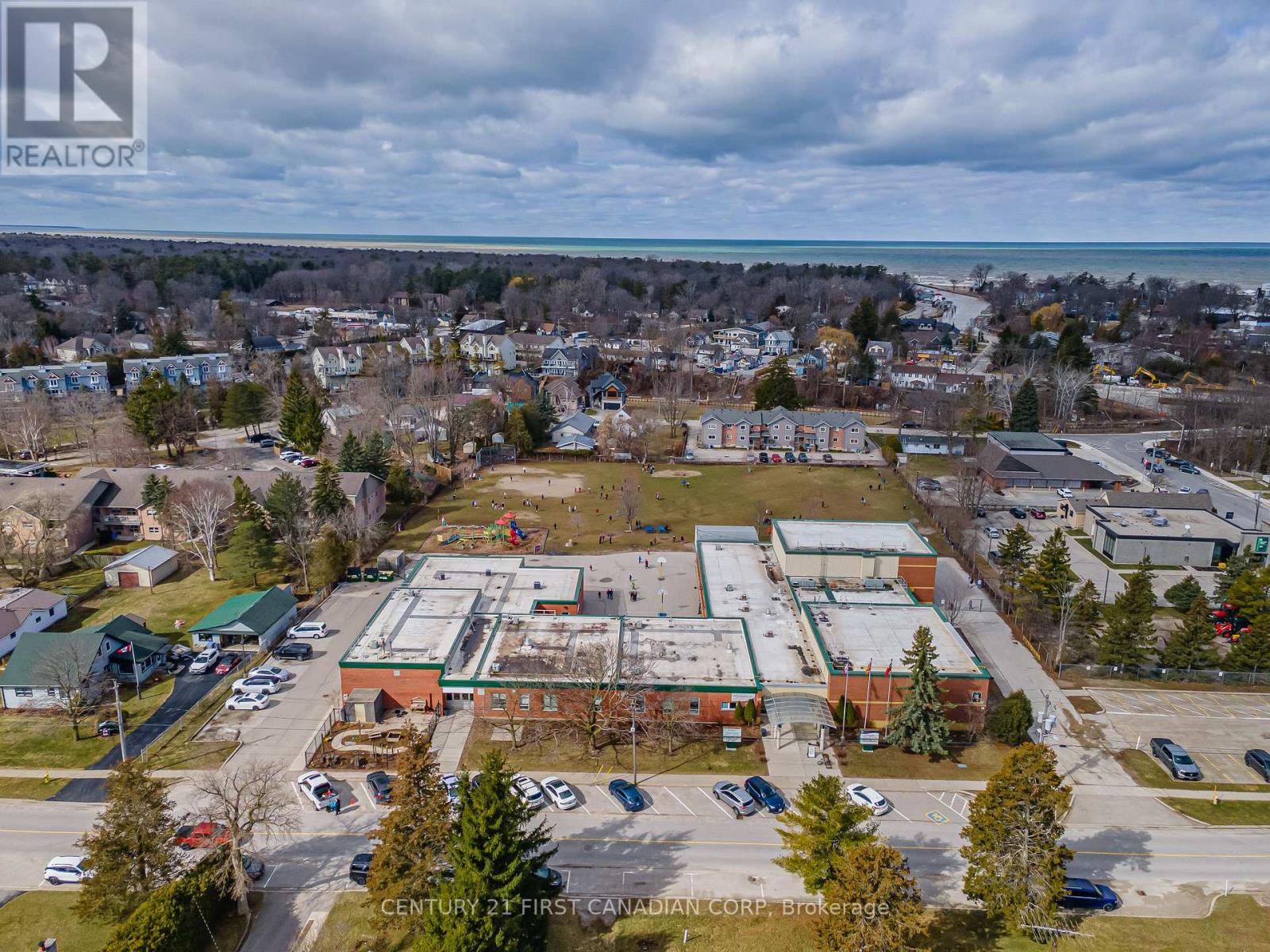 23 Brooklawn Drive, Lambton Shores, Ontario  N0M 1T0 - Photo 50 - X12880970