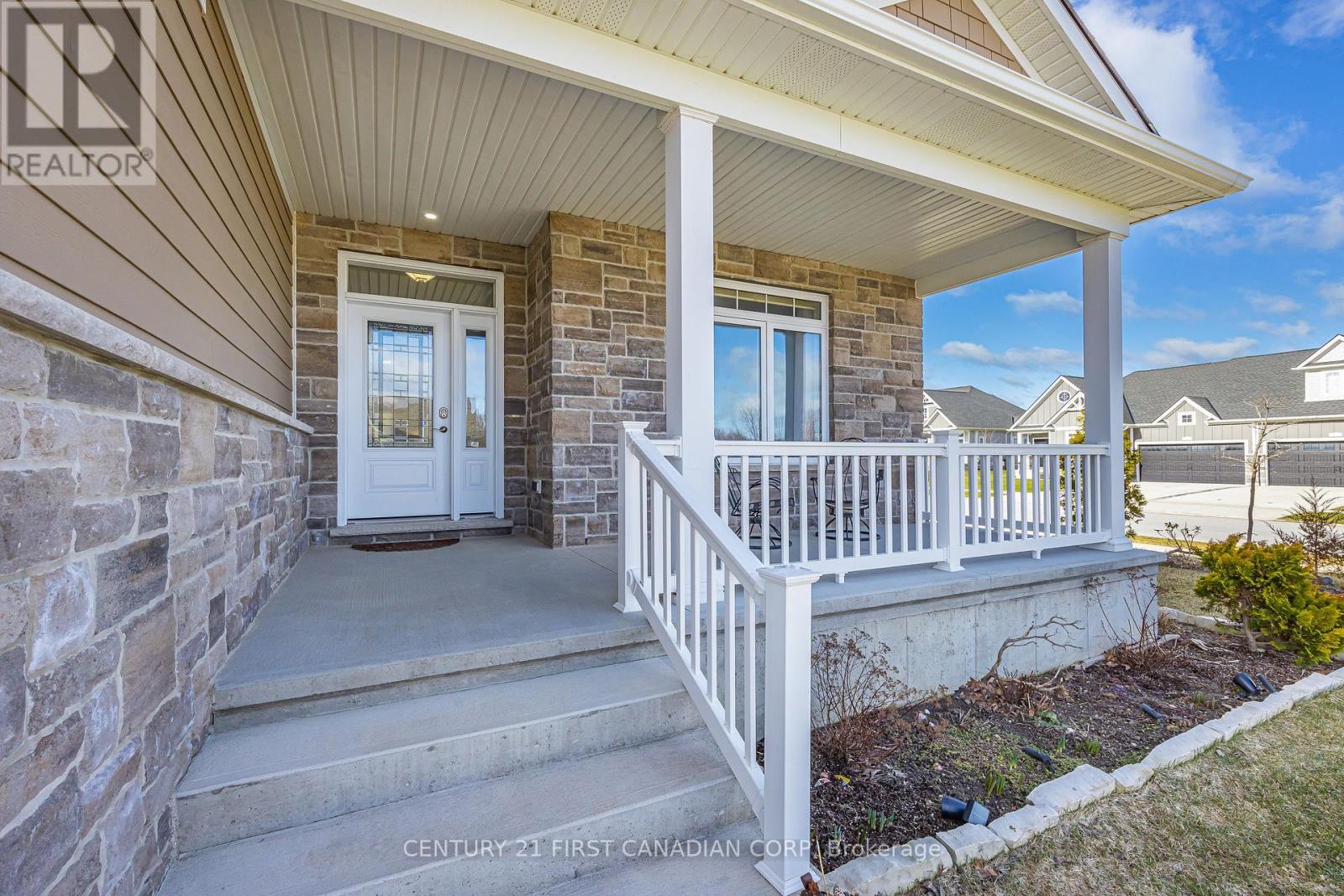 23 Brooklawn Drive, Lambton Shores, Ontario  N0M 1T0 - Photo 6 - X12880970