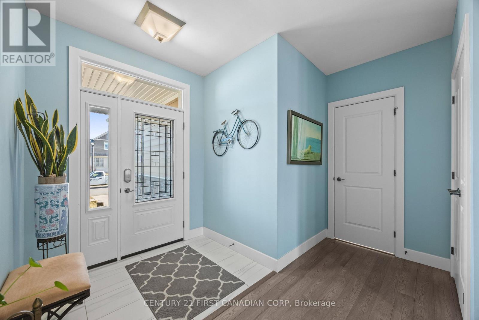 23 Brooklawn Drive, Lambton Shores, Ontario  N0M 1T0 - Photo 8 - X12880970