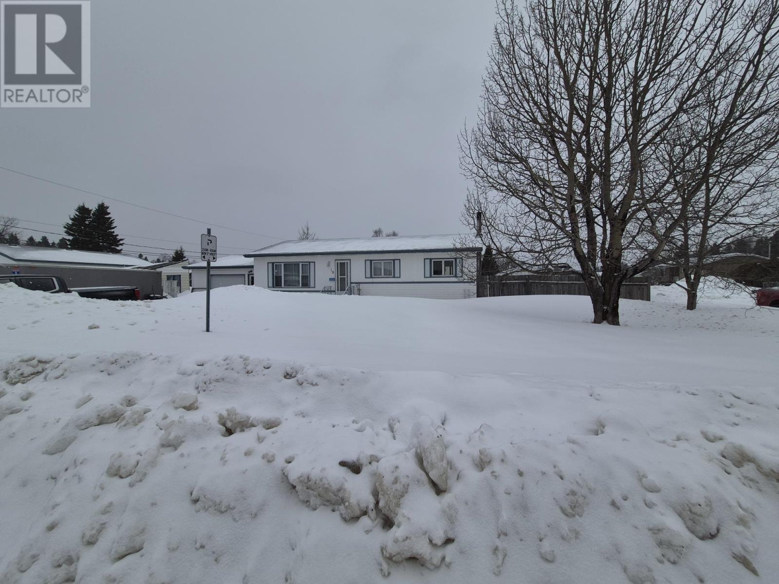 18 Lloyd Irwin Street, Marathon, Ontario  P0T 2E0 - Photo 2 - TB2600423