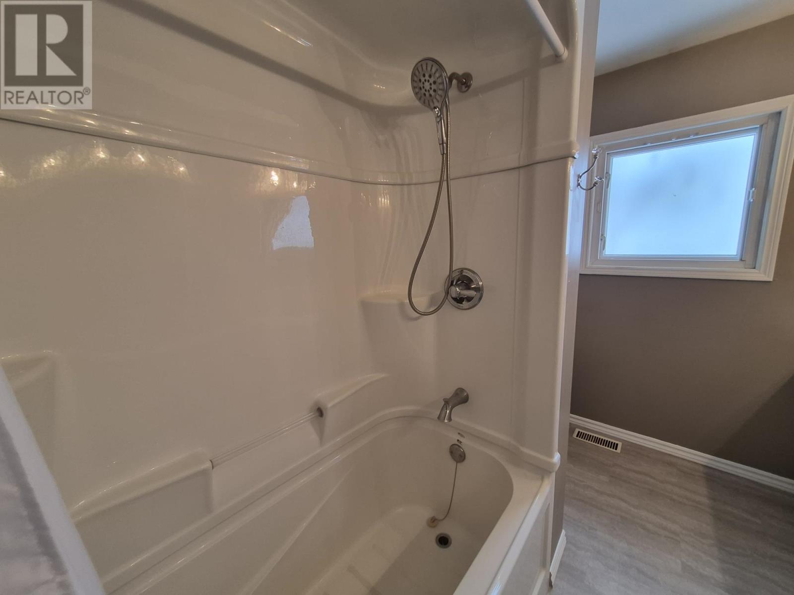 18 Lloyd Irwin Street, Marathon, Ontario  P0T 2E0 - Photo 27 - TB2600423