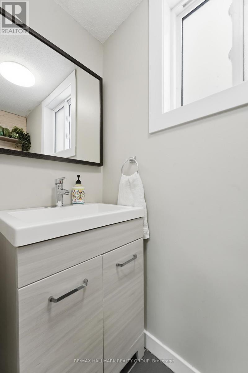 1091 Burgundy Lane, Ottawa, Ontario  K1C 2M9 - Photo 13 - X12881026