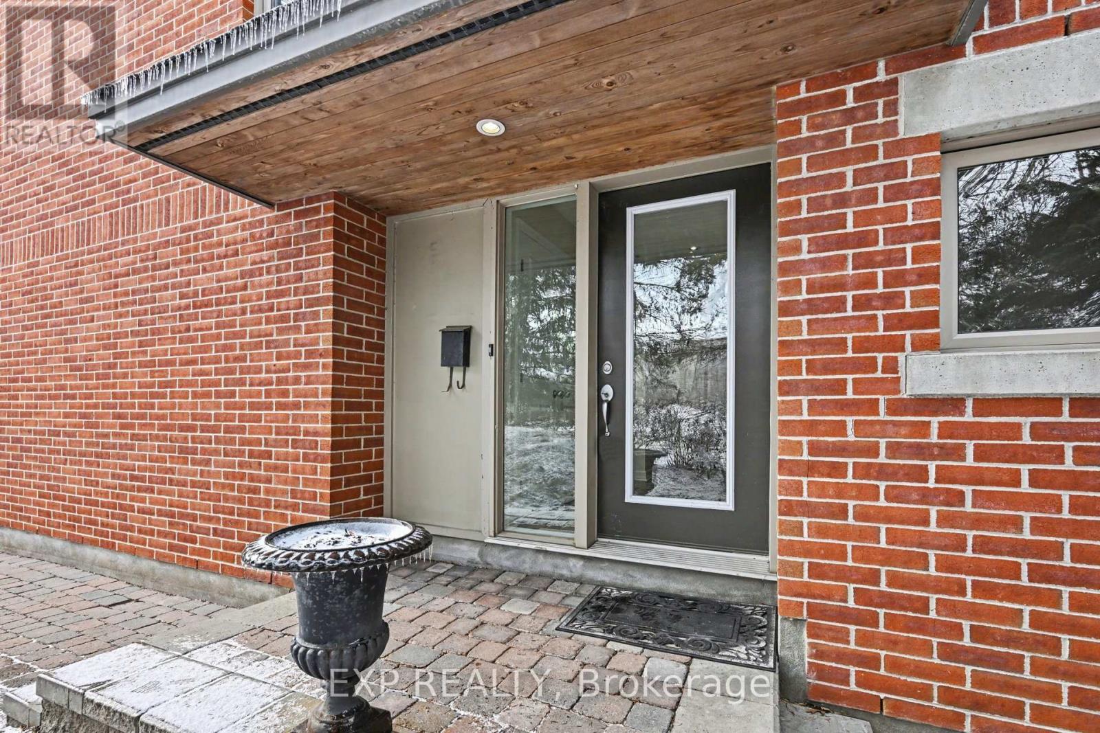 51 Callaghan Private, Ottawa, Ontario  K2K 0A6 - Photo 2 - X12881050
