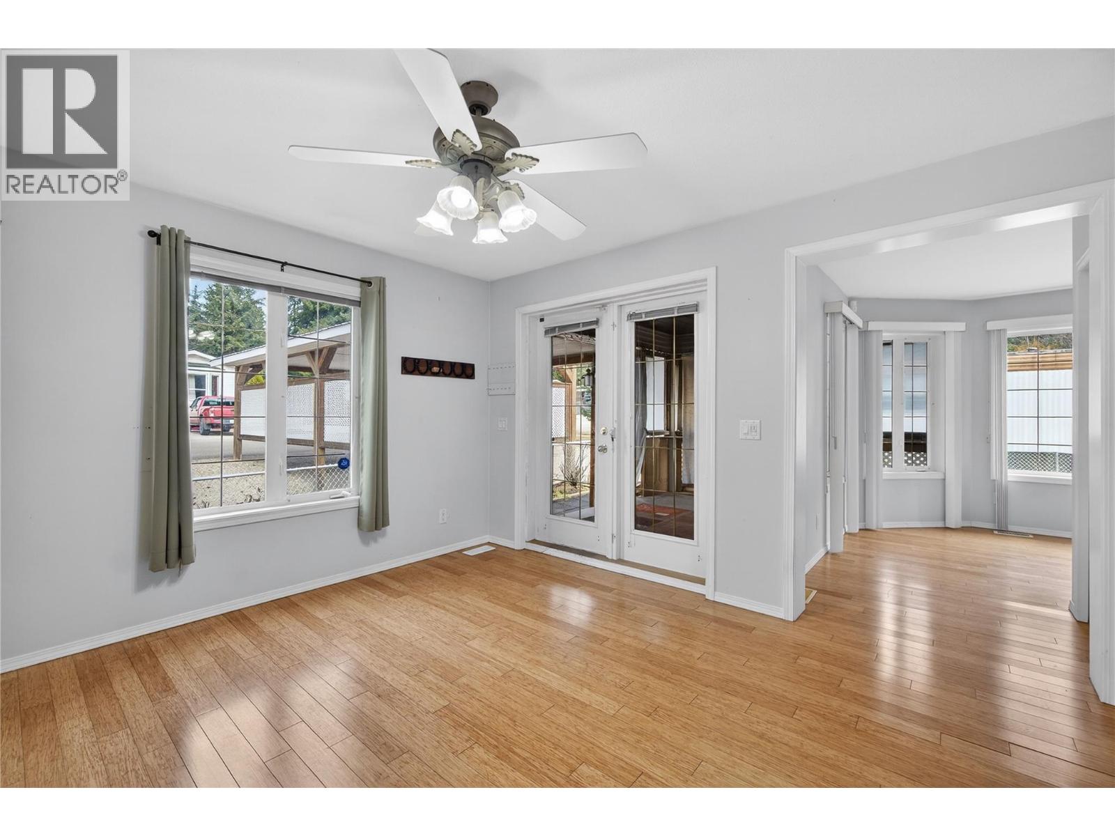 5 Highway 97a Sicamous Sicamous Creek Mobile Home Park Creek Unit# 11, Sicamous, British Columbia  V0E 2V1 - Photo 11 - 10378697