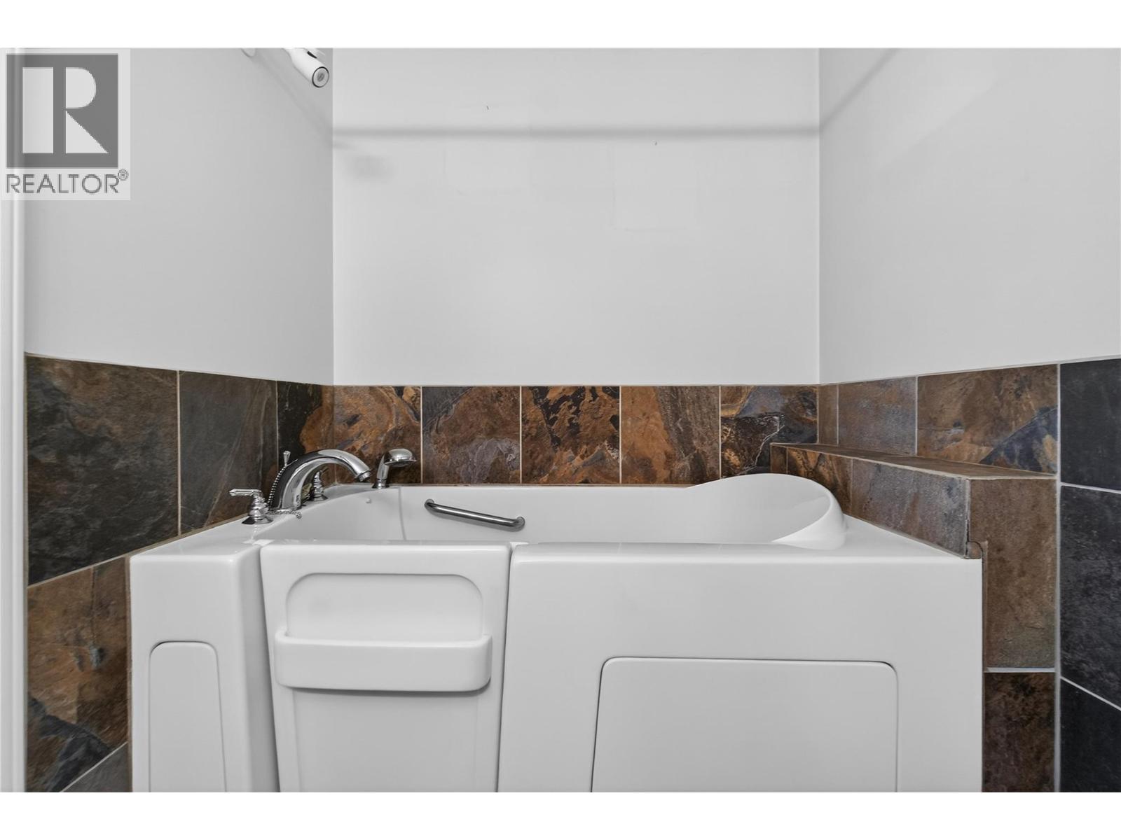 5 Highway 97a Sicamous Sicamous Creek Mobile Home Park Creek Unit# 11, Sicamous, British Columbia  V0E 2V1 - Photo 39 - 10378697