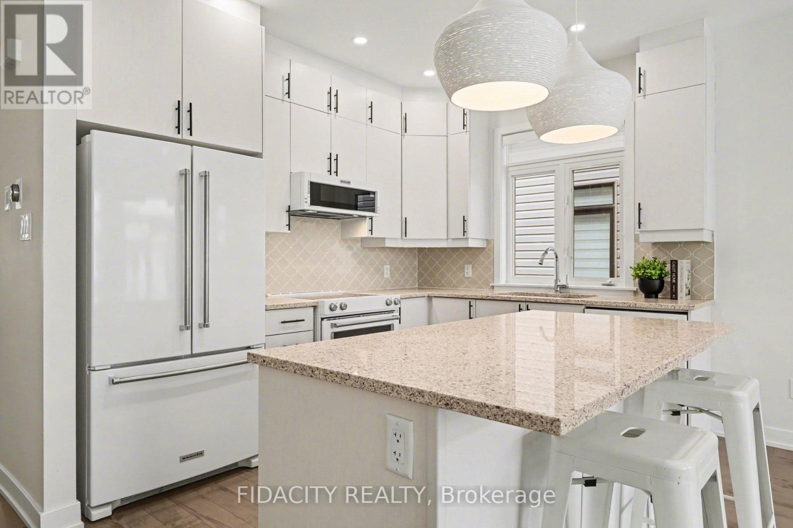 565 Bobolink Ridge, Ottawa, Ontario  K2S 2P4 - Photo 14 - X12880866