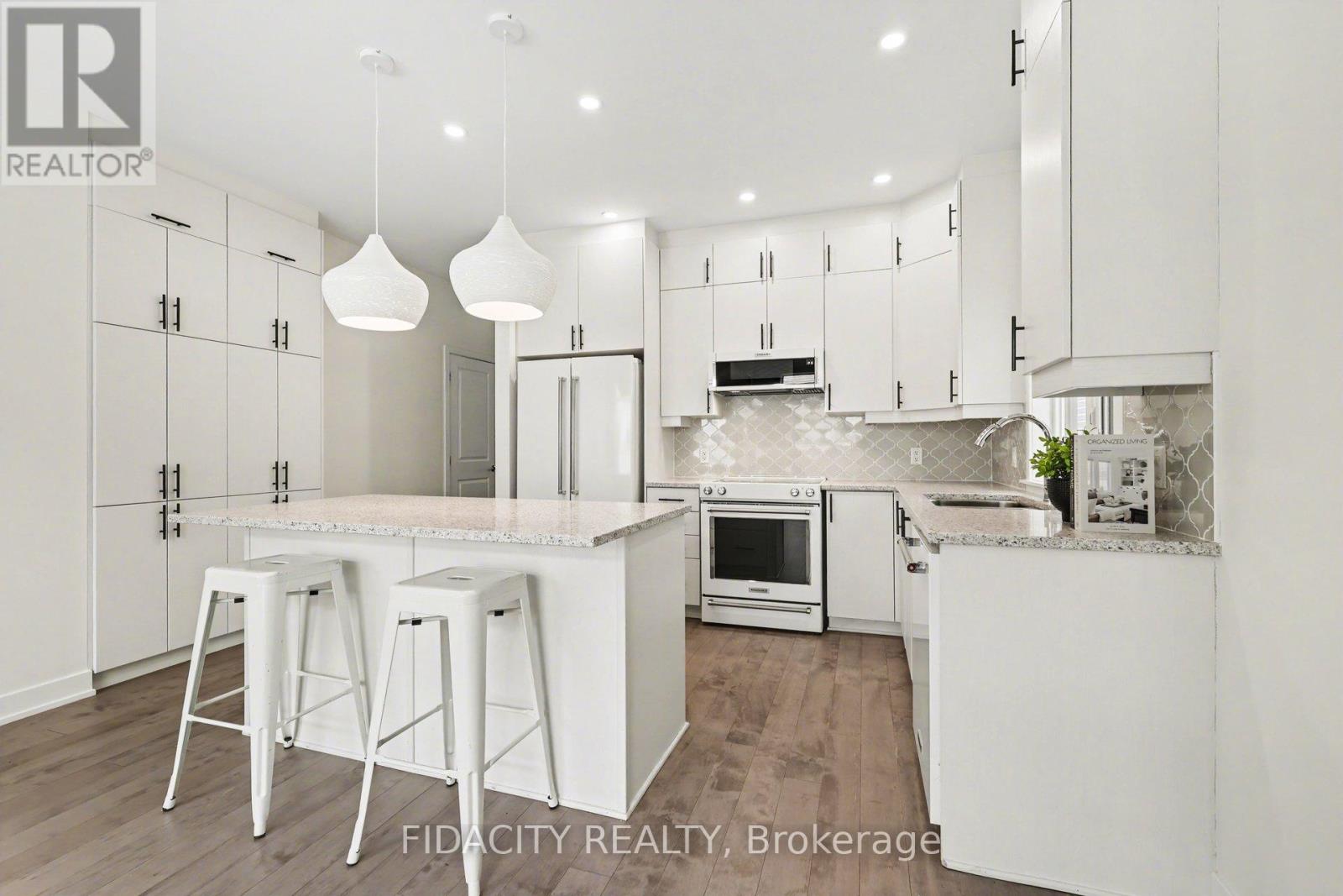 565 Bobolink Ridge, Ottawa, Ontario  K2S 2P4 - Photo 15 - X12880866