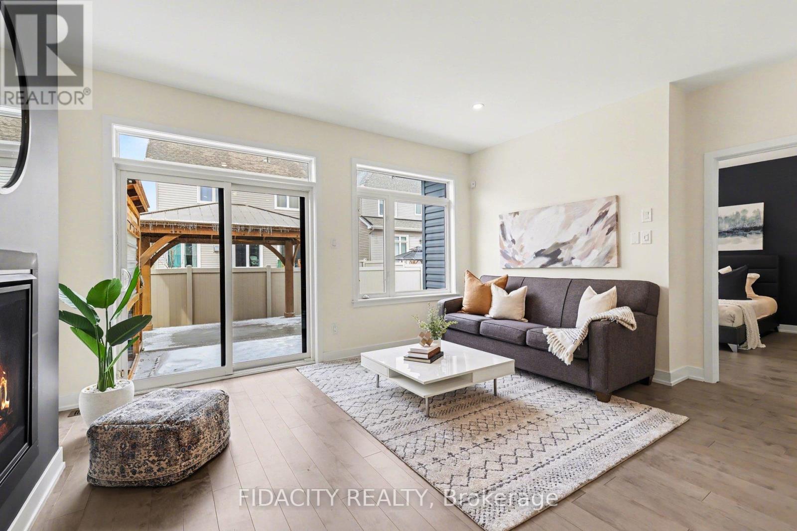 565 Bobolink Ridge, Ottawa, Ontario  K2S 2P4 - Photo 8 - X12880866