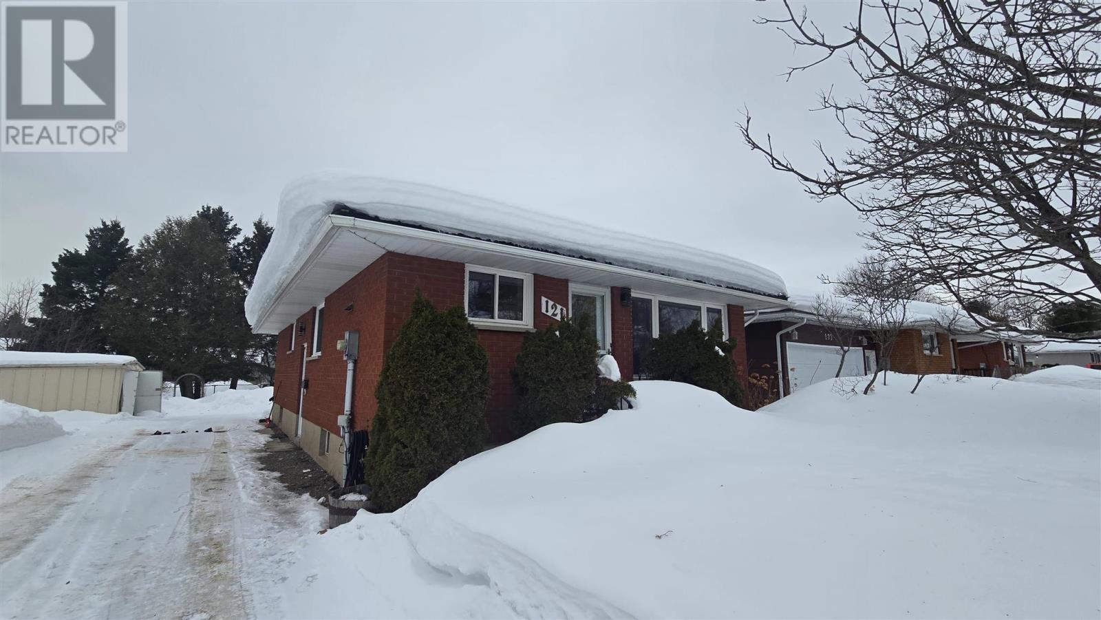 121 Glen Ave, Sault Ste. Marie, Ontario  P6A 5V8 - Photo 3 - SM260465