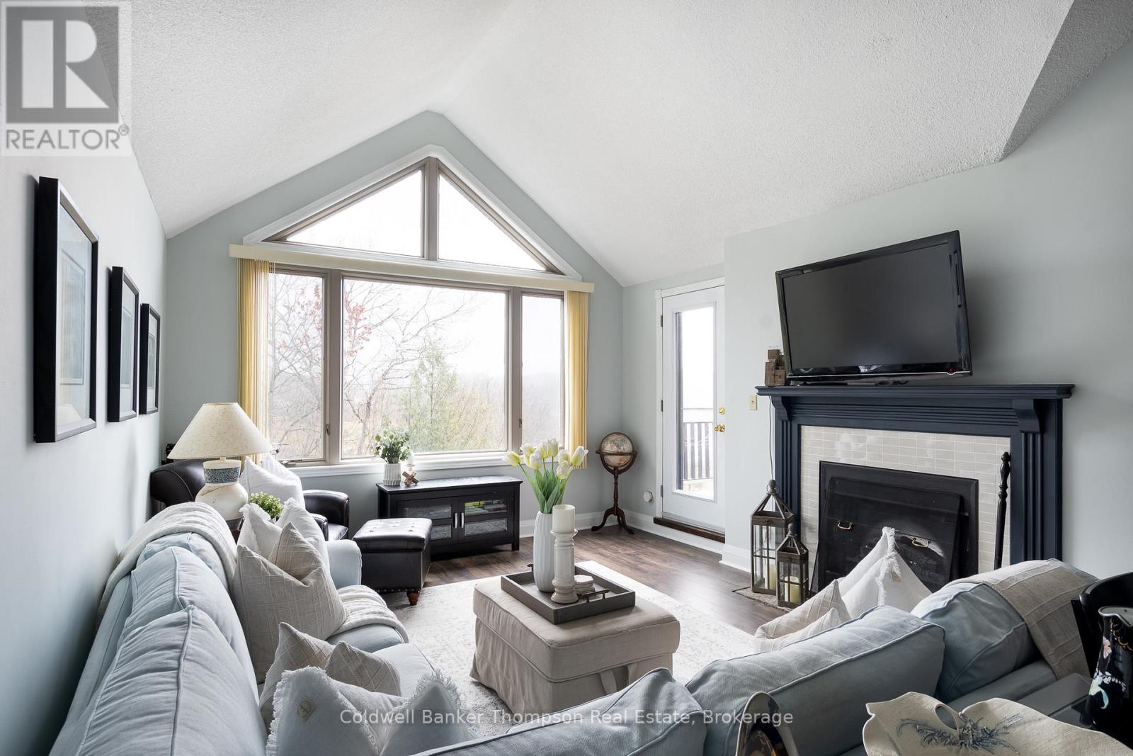 3931 Grandview Forest Hill Drive, Huntsville, Ontario  P1H 2N5 - Photo 4 - X12880834