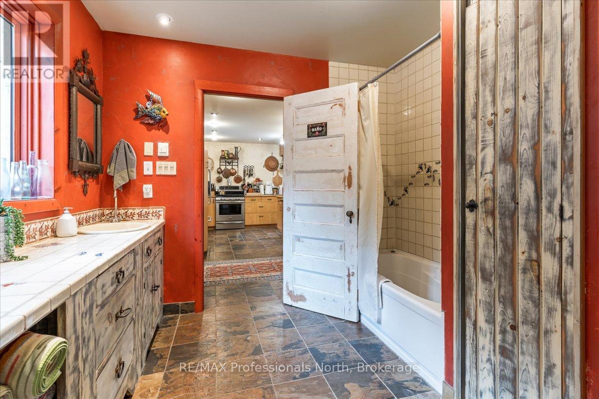 1032 Parallel Falls Lane, Minden Hills, Ontario  K0M 2K0 - Photo 21 - X12880874