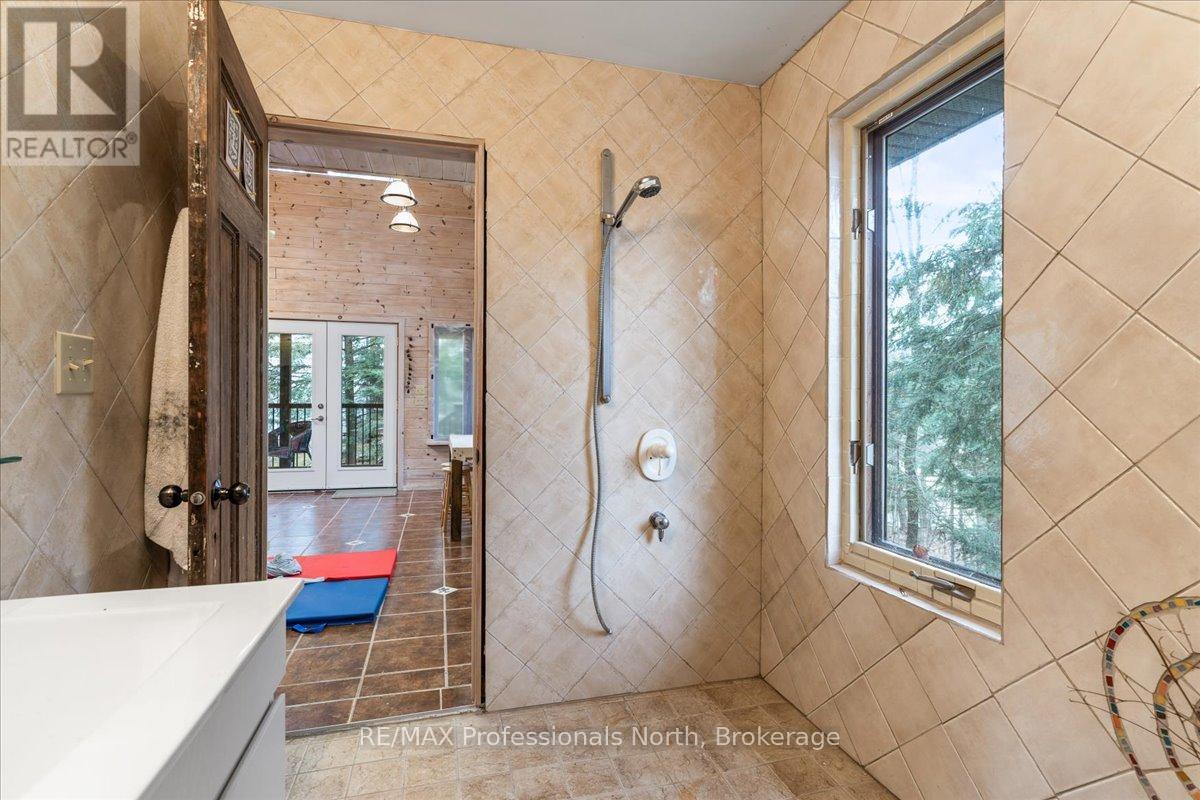 1032 Parallel Falls Lane, Minden Hills, Ontario  K0M 2K0 - Photo 39 - X12880874