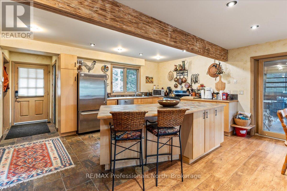 1032 Parallel Falls Lane, Minden Hills, Ontario  K0M 2K0 - Photo 7 - X12880874